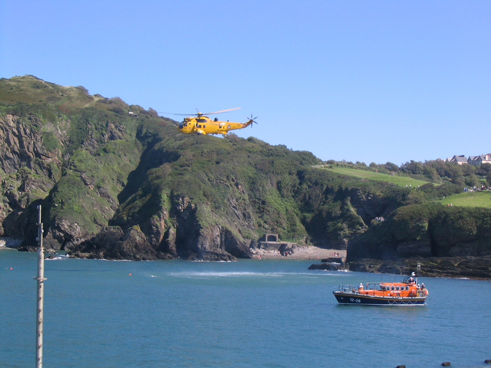 helicopter_and_lifeboat_